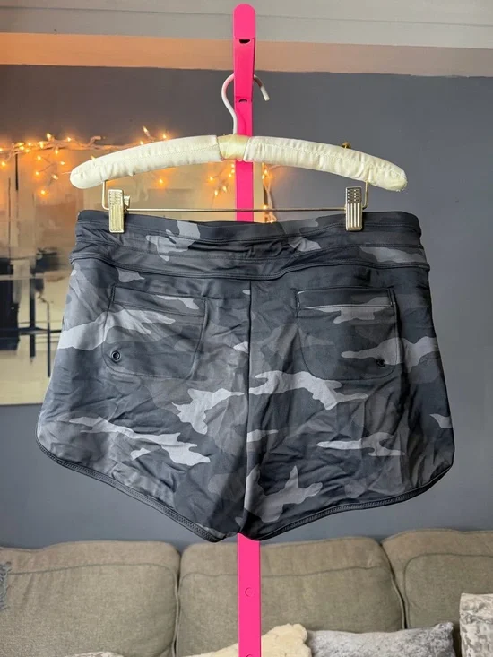 Athleta Freestyle Camo Surge Shorts size Medium - Picture 6 of 6